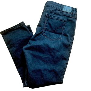 Levi’s Women’s Mid Rise Straight Signature 18